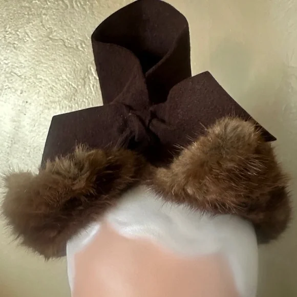 SKILLFUL 1930s' BROWN FELT HAT WITH FUR "WINGS" + FELT BOW